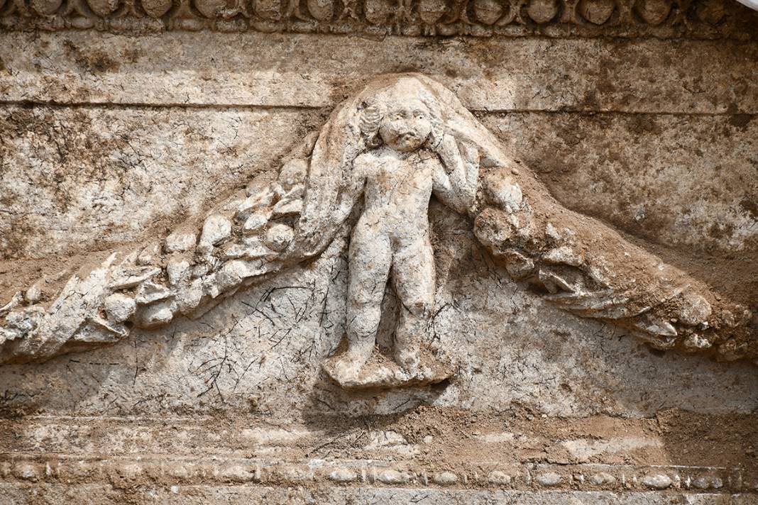 Evin bahçesinde büyüleyen lahit! Kazı yaparken ortaya çıktı, yetkililer harekete geçti 3